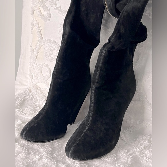 STEVEN MADDEN • BREWSTER FAUX SUEDE OVER THE KNEE PUMPS • GUC - Picture 2 of 4